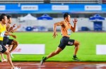 10秒05！“飛人”謝震業雨中奪冠！在同欣跑道上跑平賽季最佳成績！